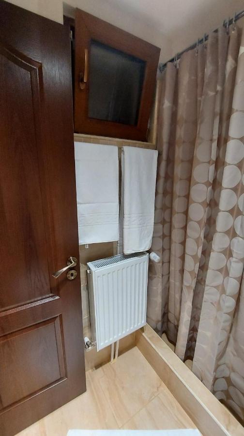 Hotel Ambiennt Bucarest Esterno foto