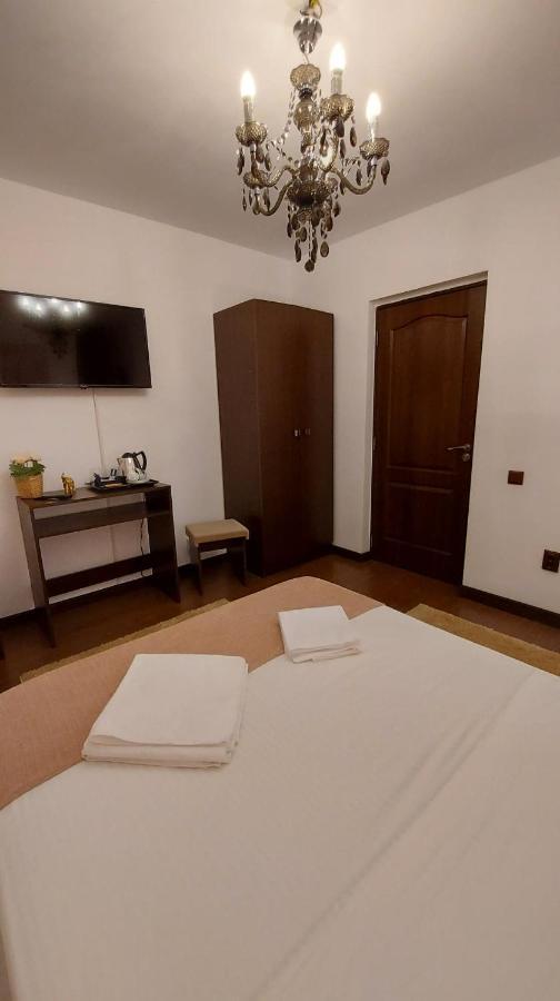 Hotel Ambiennt Bucarest Esterno foto