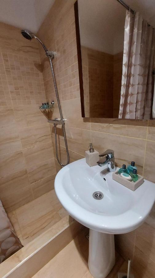 Hotel Ambiennt Bucarest Esterno foto