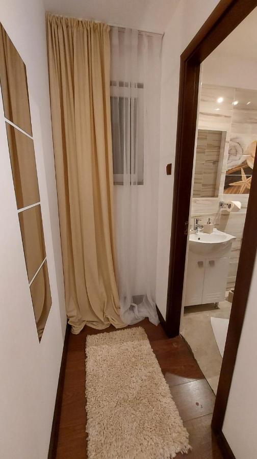 Hotel Ambiennt Bucarest Esterno foto