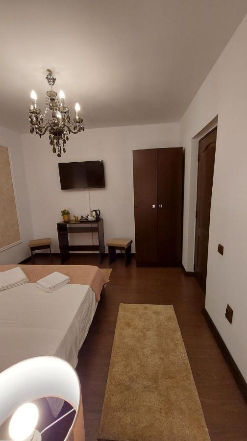 Hotel Ambiennt Bucarest Esterno foto
