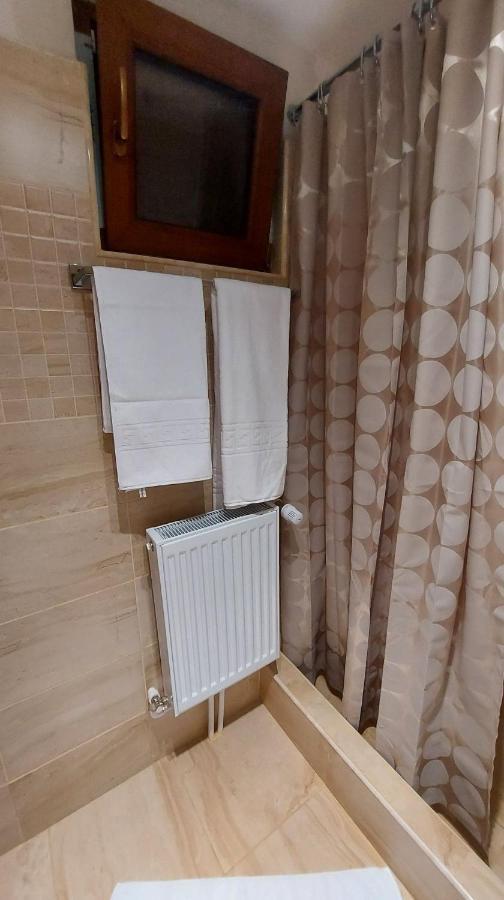 Hotel Ambiennt Bucarest Esterno foto