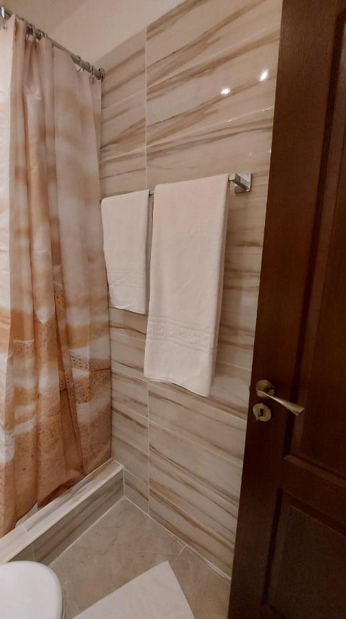Hotel Ambiennt Bucarest Esterno foto