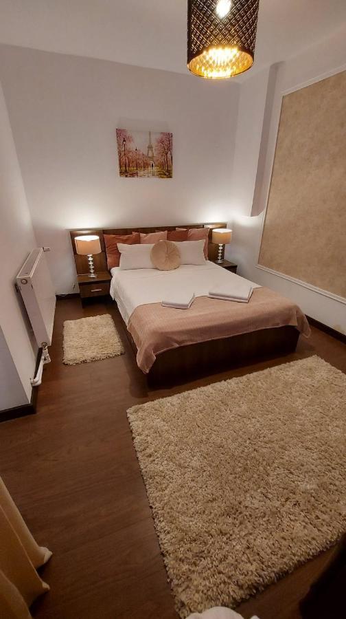 Hotel Ambiennt Bucarest Esterno foto