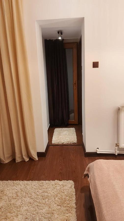 Hotel Ambiennt Bucarest Esterno foto