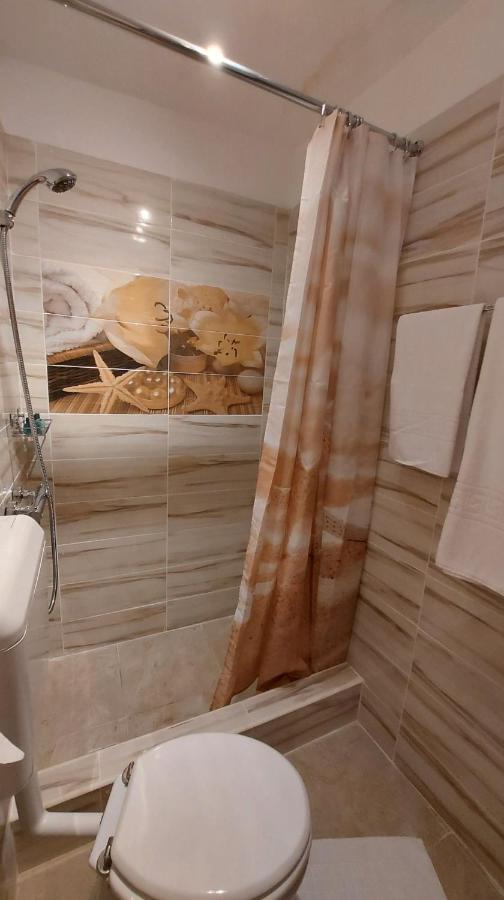 Hotel Ambiennt Bucarest Esterno foto