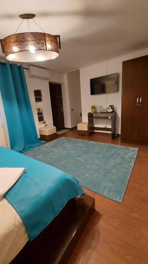 Hotel Ambiennt Bucarest Esterno foto