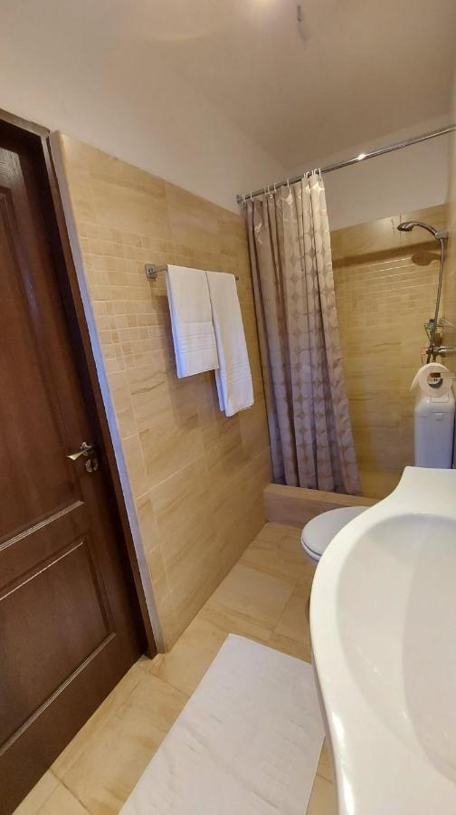 Hotel Ambiennt Bucarest Esterno foto