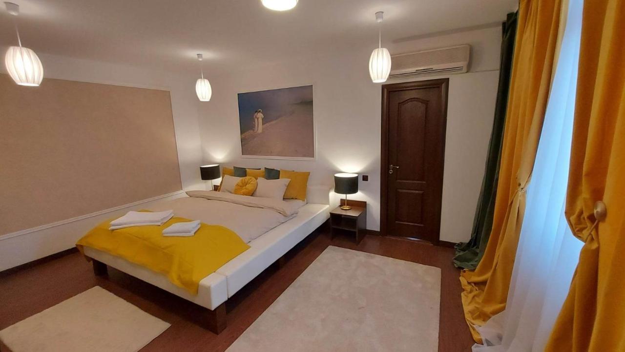 Hotel Ambiennt Bucarest Esterno foto