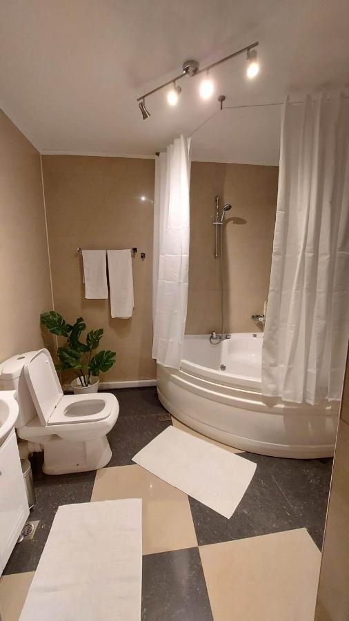 Hotel Ambiennt Bucarest Esterno foto