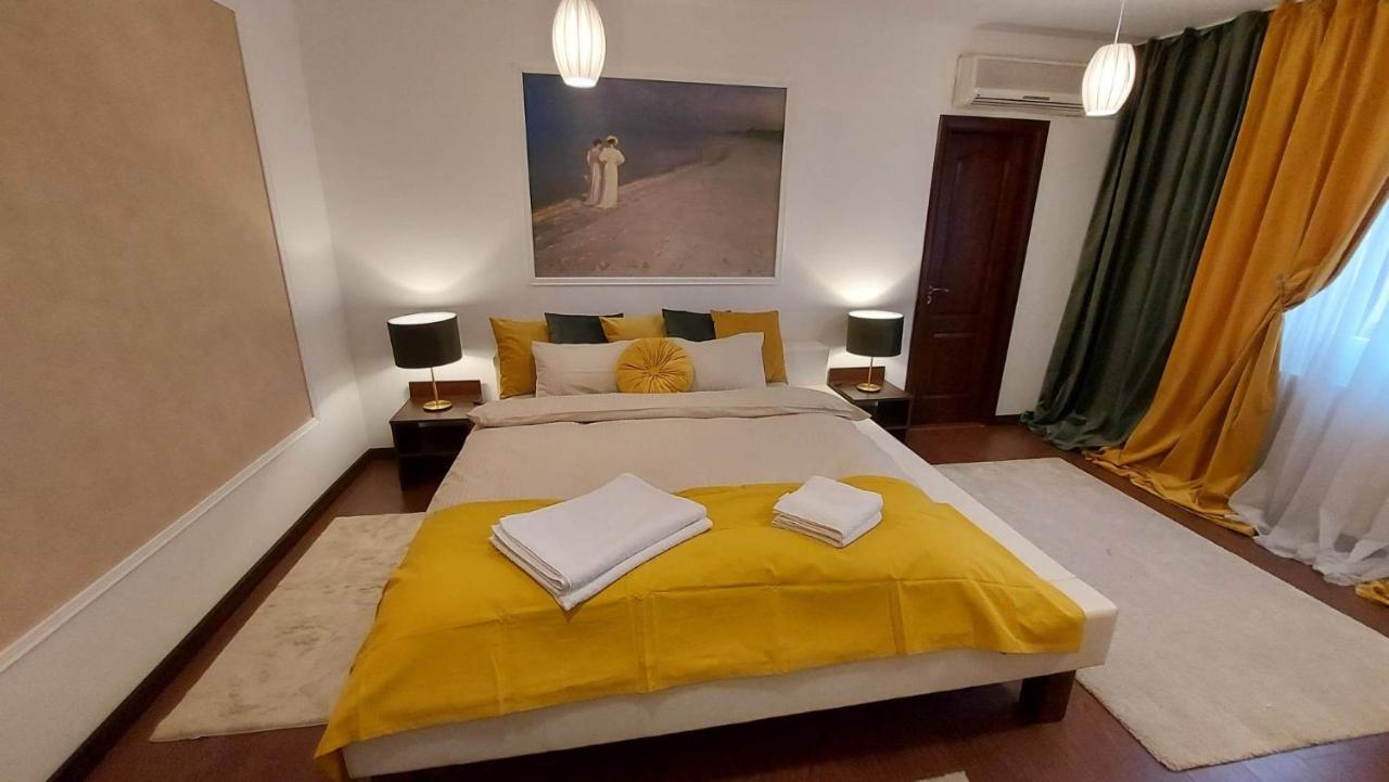 Hotel Ambiennt Bucarest Esterno foto