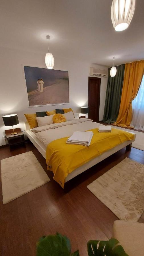 Hotel Ambiennt Bucarest Esterno foto