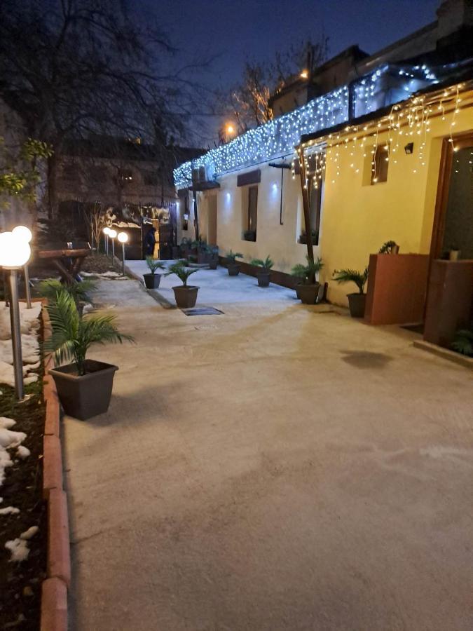 Hotel Ambiennt Bucarest Esterno foto